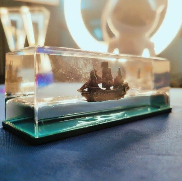 Cruise Ship Fluid Ornaments - Pirate Ship - Decorative Item