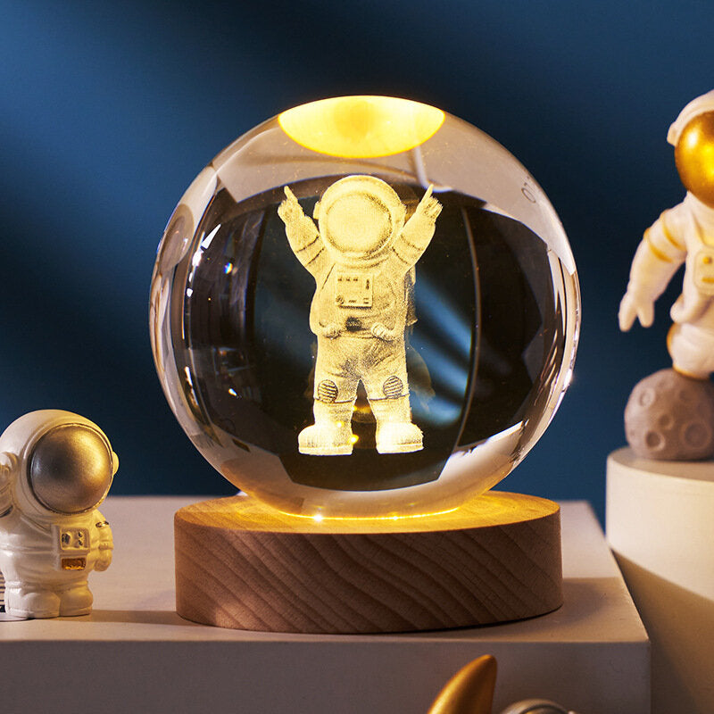 Single Astronaut Crystal Ball 6CM