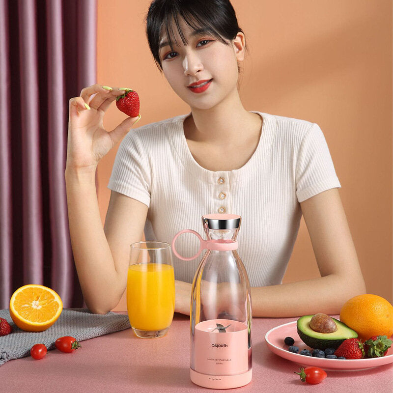 Enjoy your favorite fruit as a juice with the portable juicer